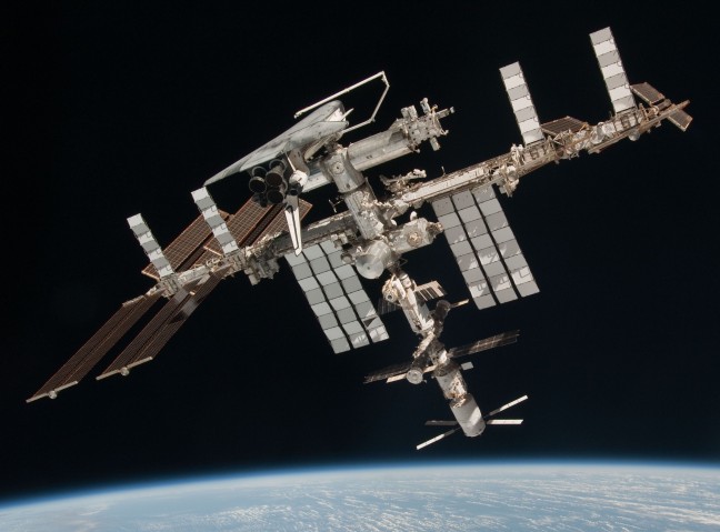 international-space-station-iss-with-shuttle-endeavour-2011-05-23
